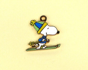 Aviva Vintage Peanuts Snoopy on Green Skis with Blue and Green Hat  Enamel Cloisonne Collectible 0111