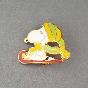 Snoopy Sledding Pin Red Sled with Woodstock Vintage Aviva Enamel Cloisonne Collectibe Peanuts 1101