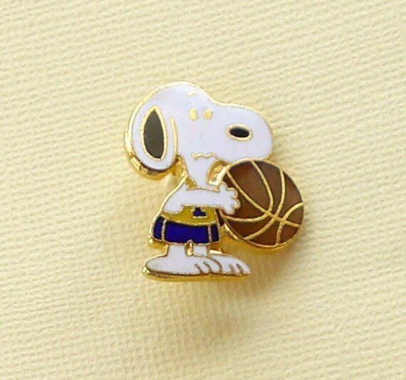 Snoopy in Initial "H" Pin Vintage Peanuts Gang Snoopy Pin by Aviva 