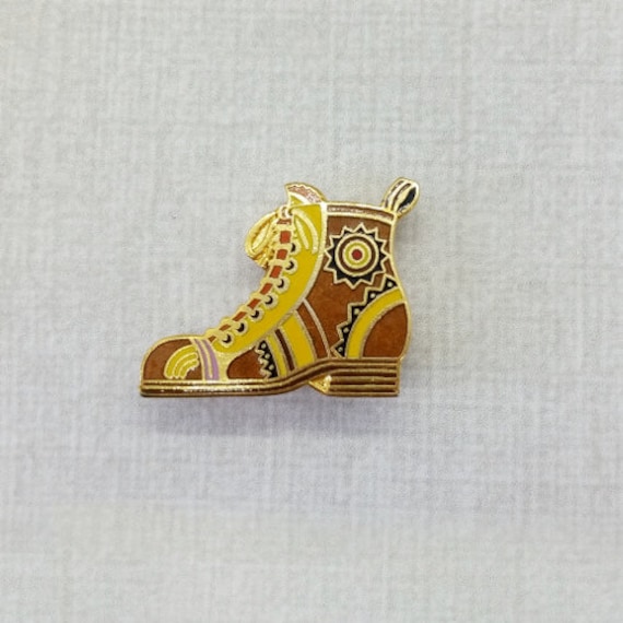 Vintage Aviva Brown Boot Clutch Lapel Scatter Pin… - image 1