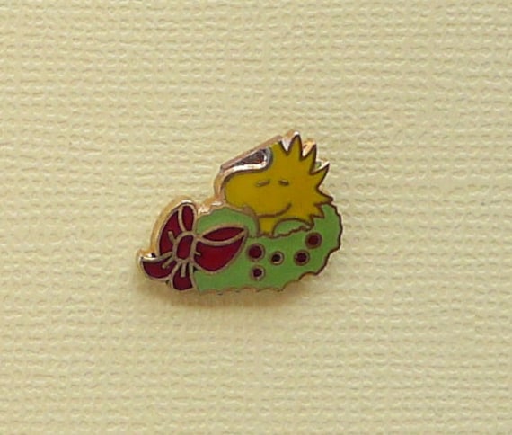 Vintage Snoopy Woodstock on Wreath Lapel Pin/Tie … - image 1