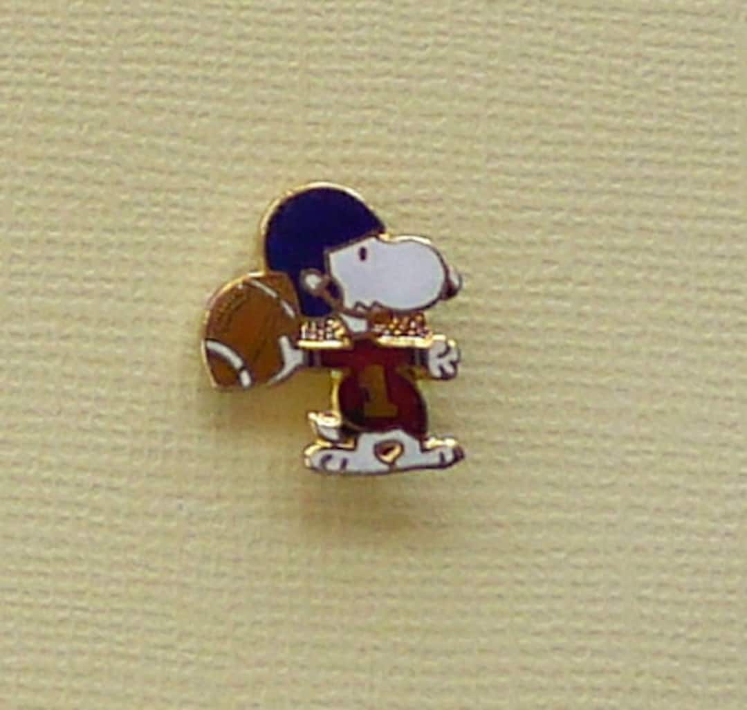 Vintage Peanuts Snoopy Playing Football Red Jersey Blue Helmet #1