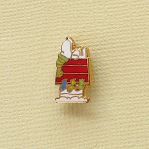 Vintage Snoopy on House with Christmas Stockings and Snow Lapel Pin Enamel Cloisonne  Peanuts 2097