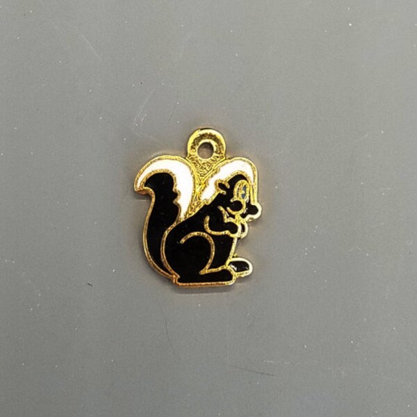 Vintage Aviva Skunk Enamel Charm 143-1