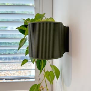 The Brunswick // Maceta de pared // 2 tamaños // Montaje con tornillos // Sin drenaje // Varios colores