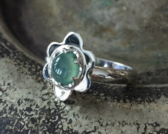 Little jadeite jade flower ring, size 8 ready to ship