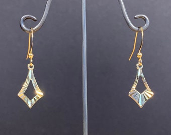 Dainty kite shaped dangle earrings, Little vintage 70’s earrings, gold plated dangle earrings