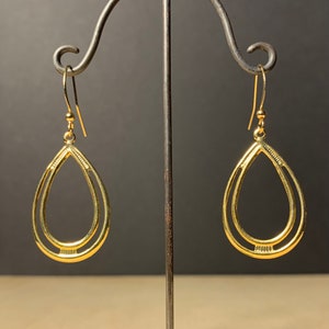 Vintage 70s Gold Plated Teardrop Dangle Earrings