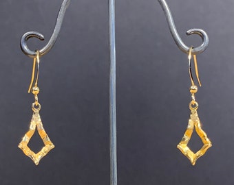 Dainty kite shaped dangle earrings, Little vintage 70’s earrings, gold plated dangle earrings