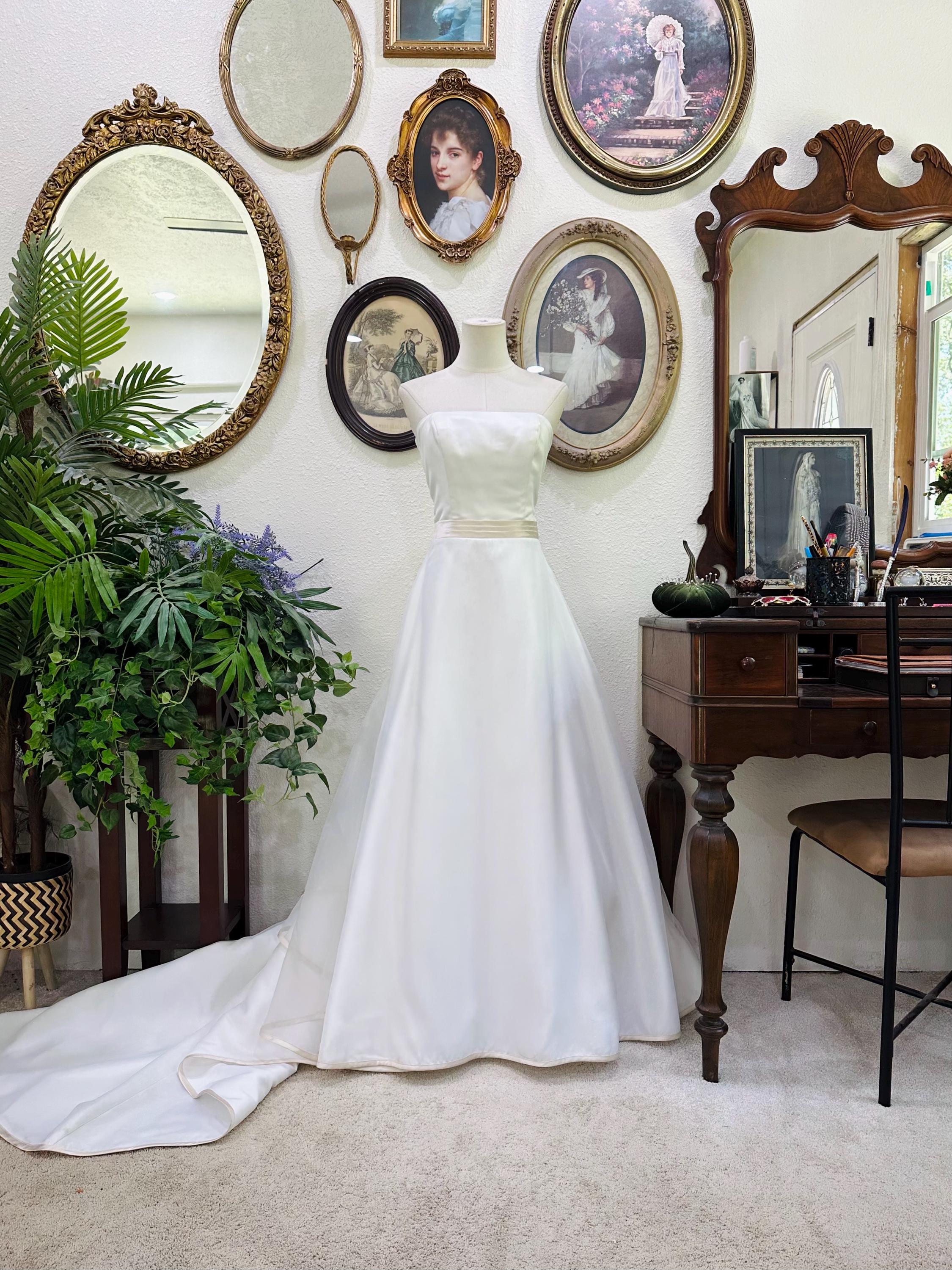 michelangelo formal dresses Gowns publication-list:25Q1_JAN_PRE-SPRING