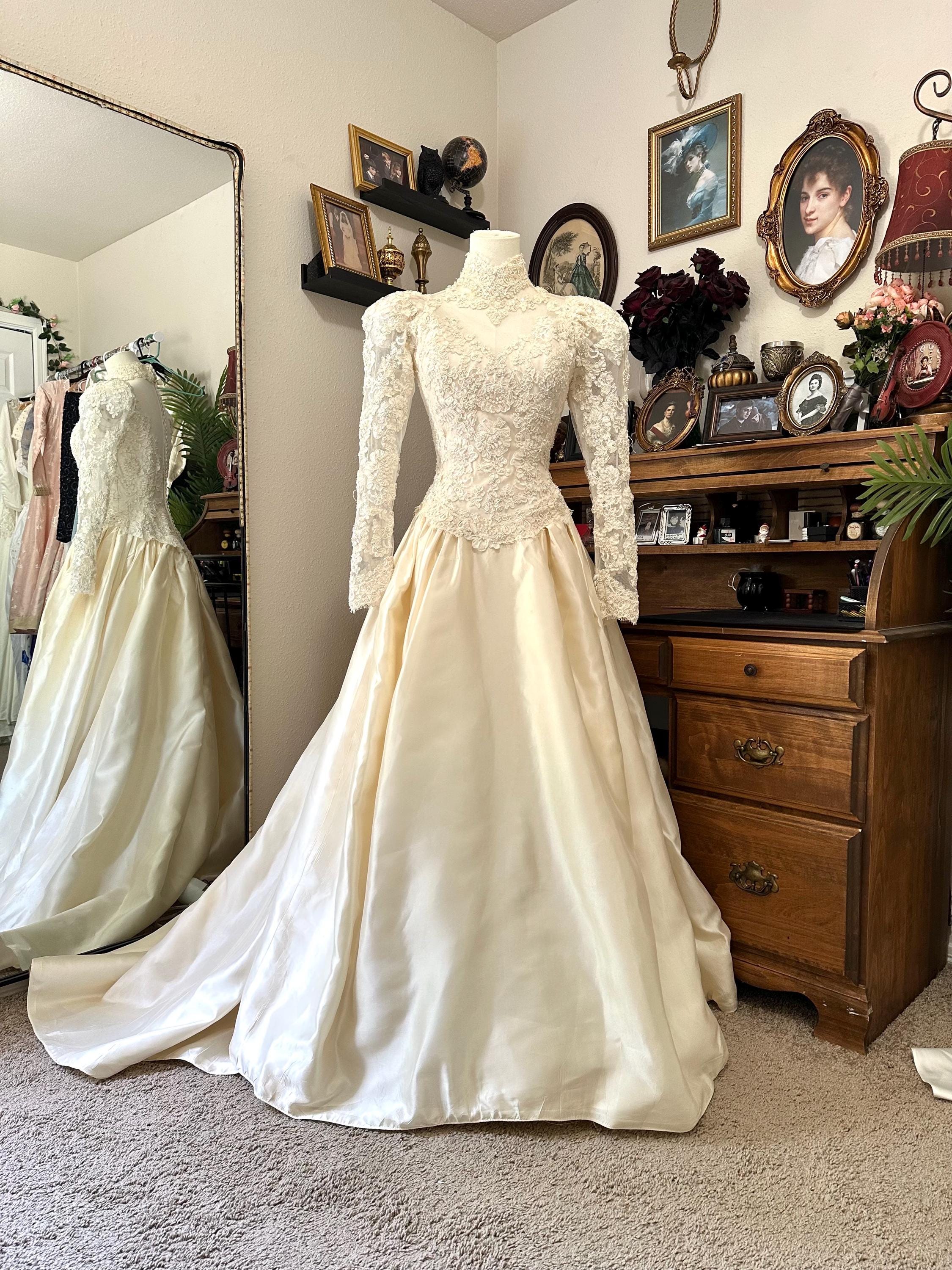 ヴィンテージウェディングドレス　vintage wedding dress ヴィンテージのウェディングドレス - Etsy 日本