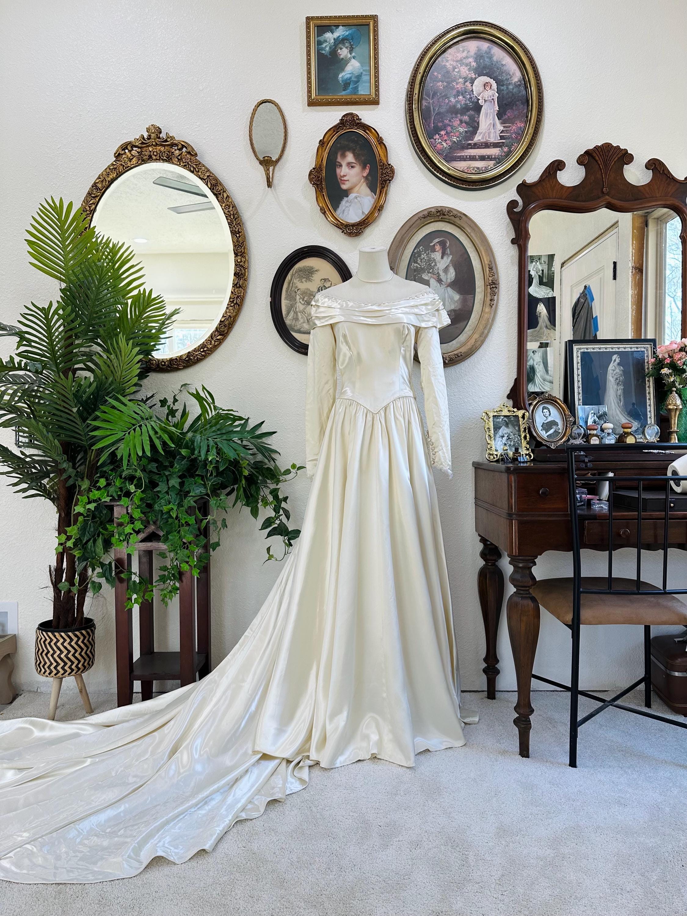 Silk Wedding 40s Style Wedding 1940s Satin Wedding Dress With Elegant  Details And Beautiful Headpiece
