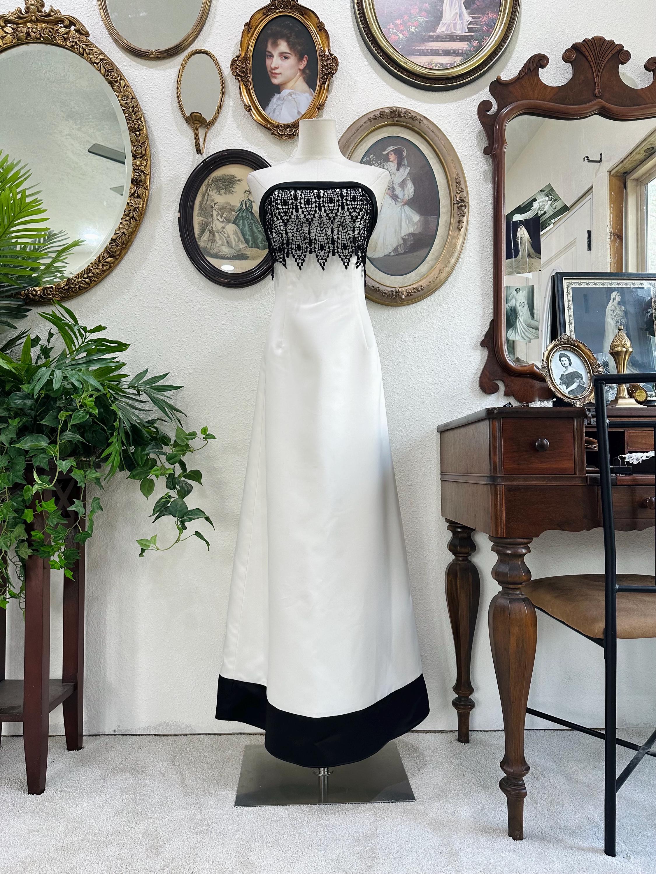 chinese dress ladies Vintage 1980s Gunne Sax by Jessica Mcclintock Black Floral and Lace Collar Dress