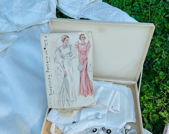 1930s Art Deco Antique Wedding Dress – Bias-Cut Ivory Gown with Original Pattern & Vintage Accessories