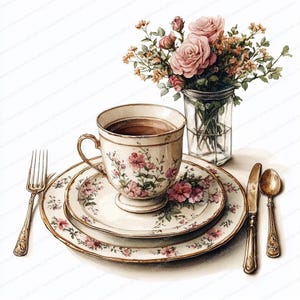 Może przedstawiać: Akwarelowa ilustracja zestawu do herbaty z kwiatowym wzorem. Zestaw zawiera filiżankę, talerze, sztućce i wazon z różami. Filiżanka i talerze mają różowy kwiatowy wzór ze złotym obramowaniem.
