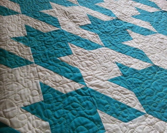 Simply Hounds tooth baby quilt by Cat on my Quilt