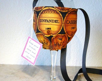 Wine Glass Necklace: Hands-Free Wine Keg Fabric Holder