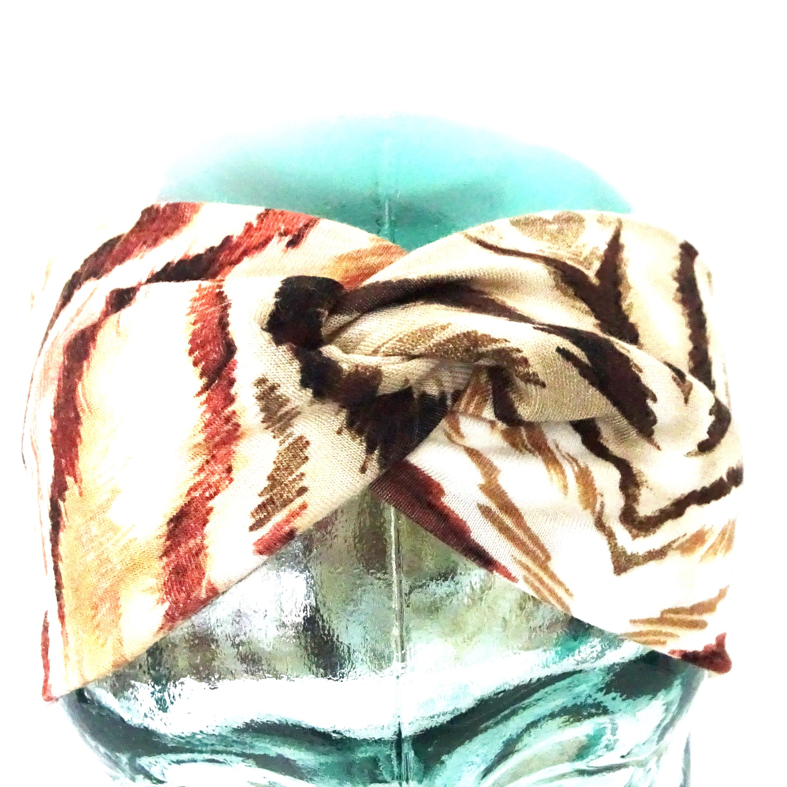 Fascia per capelli turbante in twill di seta con stampa animalier – Breezy Tee