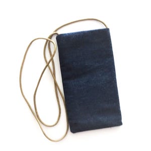 Pochette pour téléphone portable en tissu denim bleu - Porte-monnaie pour téléphone - Porte-monnaie en bandoulière minimaliste - Mini sacoche - Pochette à bandoulière - Sac pochette bleu bohème