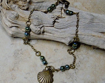 Shell Charm Ankle Bracelet, Antique Brass Bead Chain Anklet, Green Glass Bead Anklet, Summer Beach Ankle Jewelry, Boho Anklet, Ankle Jewelry