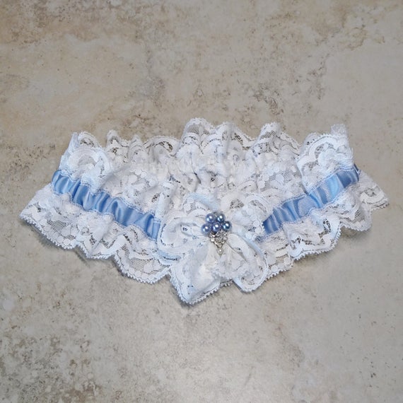Accessoires Jarretière Mariage Blanche Et Bleu Dentelle Blanche Et Strass Noeuds Satin Bleu Céleste Vintage Romantique