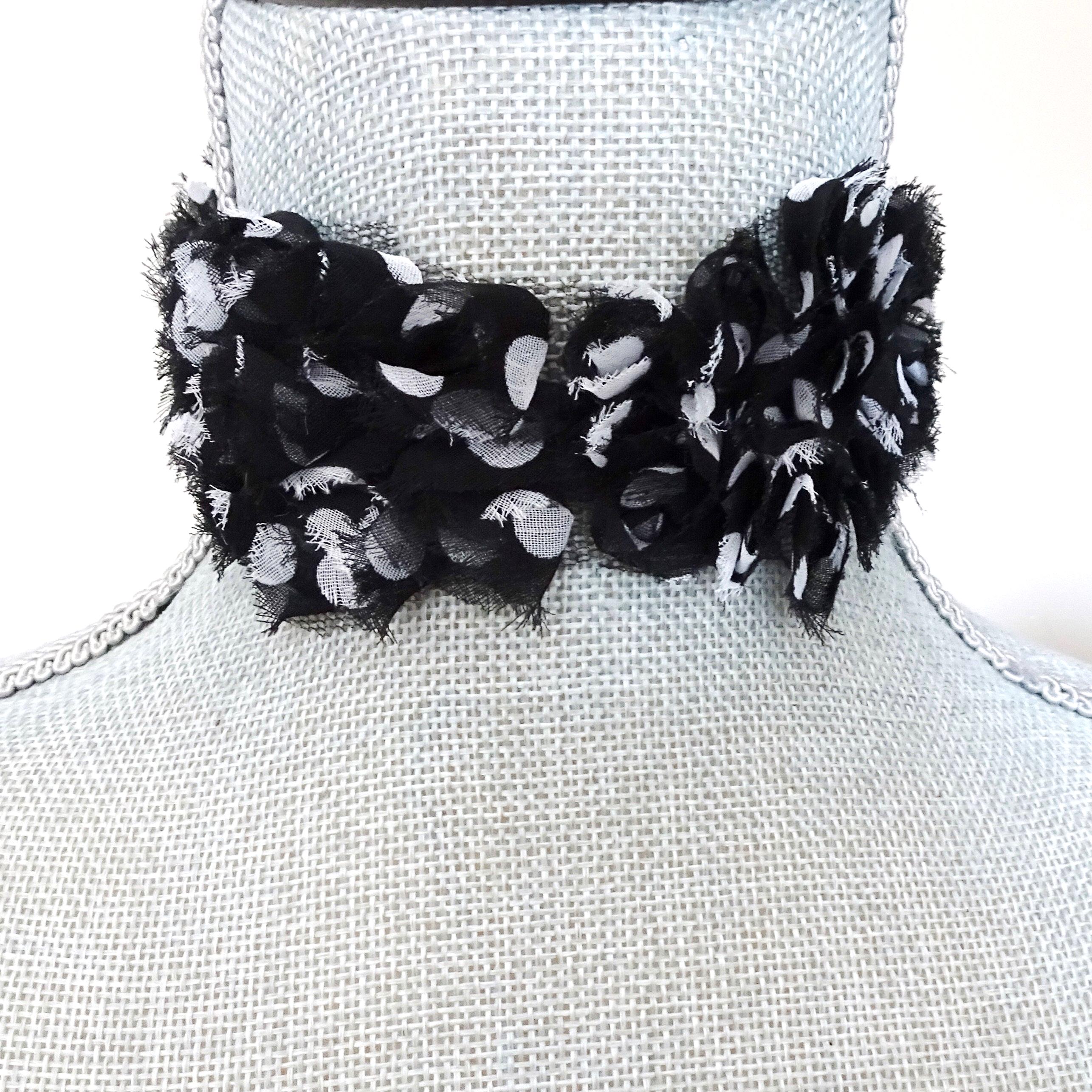Collier Ras-de-cou Rockabilly à Pois – Rouge, Noir, Blanc – Fleur Rose – Taille Unique Adulte