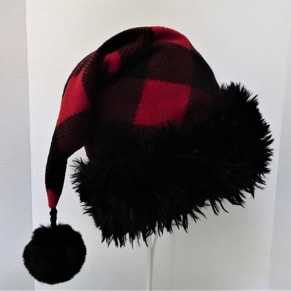 Chapeau de Père Noël noir et rouge, chapeau de Père Noël en tissu polaire à carreaux de buffle rouge, chapeau de costume de Père Noël de célébration de Noël, chapeau de père Noël de taille adulte