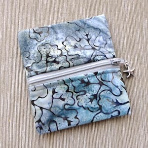 Porte-monnaie avec fermeture à glissière, Étui pour écouteurs, Porte-monnaie en tissu batik bleu gris, Petit sac à main de poche, Pochette pour cordon de chargeur, Pochette pour rouge à lèvres, Bas de Noël