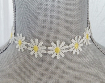 Daisy Floral Choker, White and Yellow Daisies, Flower Child Choker, Hippie, Gold Accents, Hipster, Daisy, Flower Choker