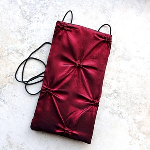 Roter Taft Abend geschnürt Beutel, Handy-Geldbeutel, Cross Body Geldbörse, Brillenbeutel, burgunderrote getuftete Taft Geldbörse, Geschenk für Sie