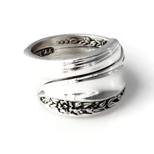 Moderne kostbare verpakte lepelring uit 1955