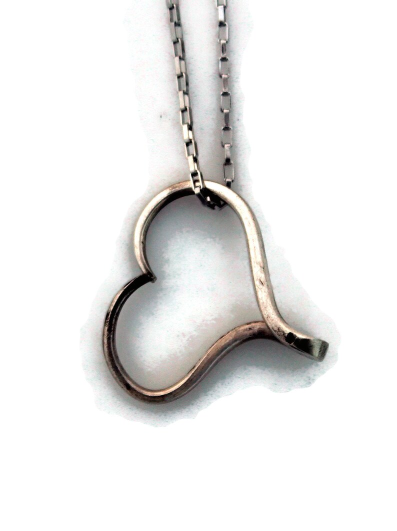 Unique Heart Shaped Pendant Necklace Simple Chic image 1