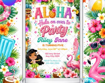Pode incluir: Um convite retangular com tema tropical, incluindo flores de hibisco, folhas de palmeira, um abacaxi, um flamingo e uma dançarina de hula. O texto diz Aloha, Hula on over to Party, Riley Jane is turning five, 22 de junho às 13h.