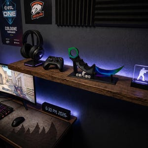 Wooden CSGO Green Karambit Figure | CSGO Counter Strike Gamer Gift | Wooden Gaming Desk Decor