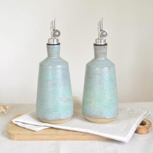 Ceramic oil bottle with pour spout kitchen essential, oil and vinegar cruet, olive oil dispenser ceramic bottle for daily use 400 ml/13oz