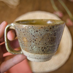 Gesprenkelte Steinzeug Espresso-Tasse, handgefertigter Keramikbecher, grüne Tasse, Kaffee-Liebhaber-Geschenk, Geburtstagsgeschenk, 3,5 oz / 100 ml