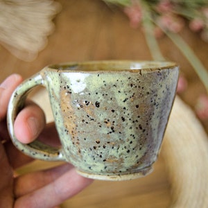 Steinzeug Espresso-Tasse, Muttertagsgeschenk, gesprenkelte grüne Tasse, handgefertigte Keramiktasse, Kaffee-Liebhaber-Geschenk, 3,5 oz / 100 ml