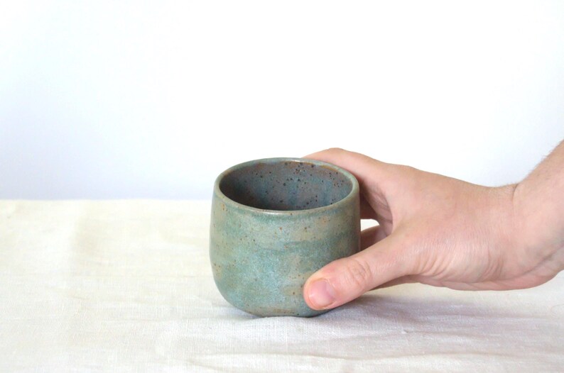 Rustic ceramic tea set including bowl, bamboo tools and whisk holder. Styled in natural light, it reflects a calm and grounded matcha moment for mindful homes and slow morning routines.