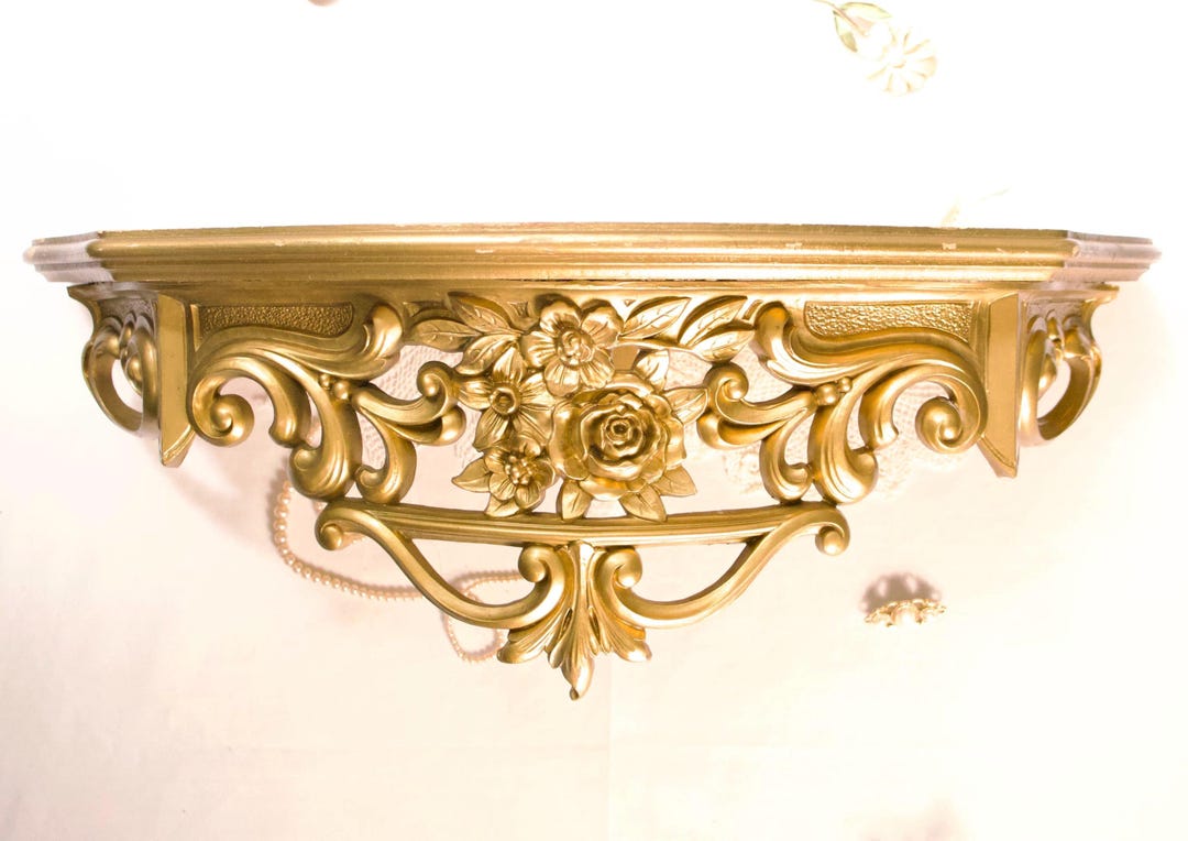 Étagère murale dorée ornée de Style florentin italien des années 1960 Syroco or étagère flottante moule en plastique or Hollywood Regency Style Decor - France