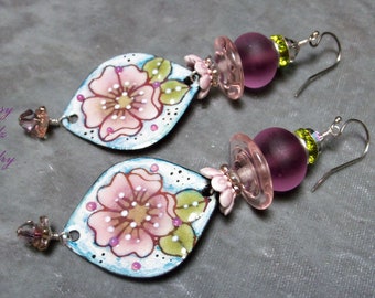 Emaillierte Blumen Anhänger-Glas Lampwork Perlen Ohrringe-Artisan Emaille Charm Ohrringe-Bio-Blumen-Tribal-Boho Vibe-Ohrringe-SRAJD