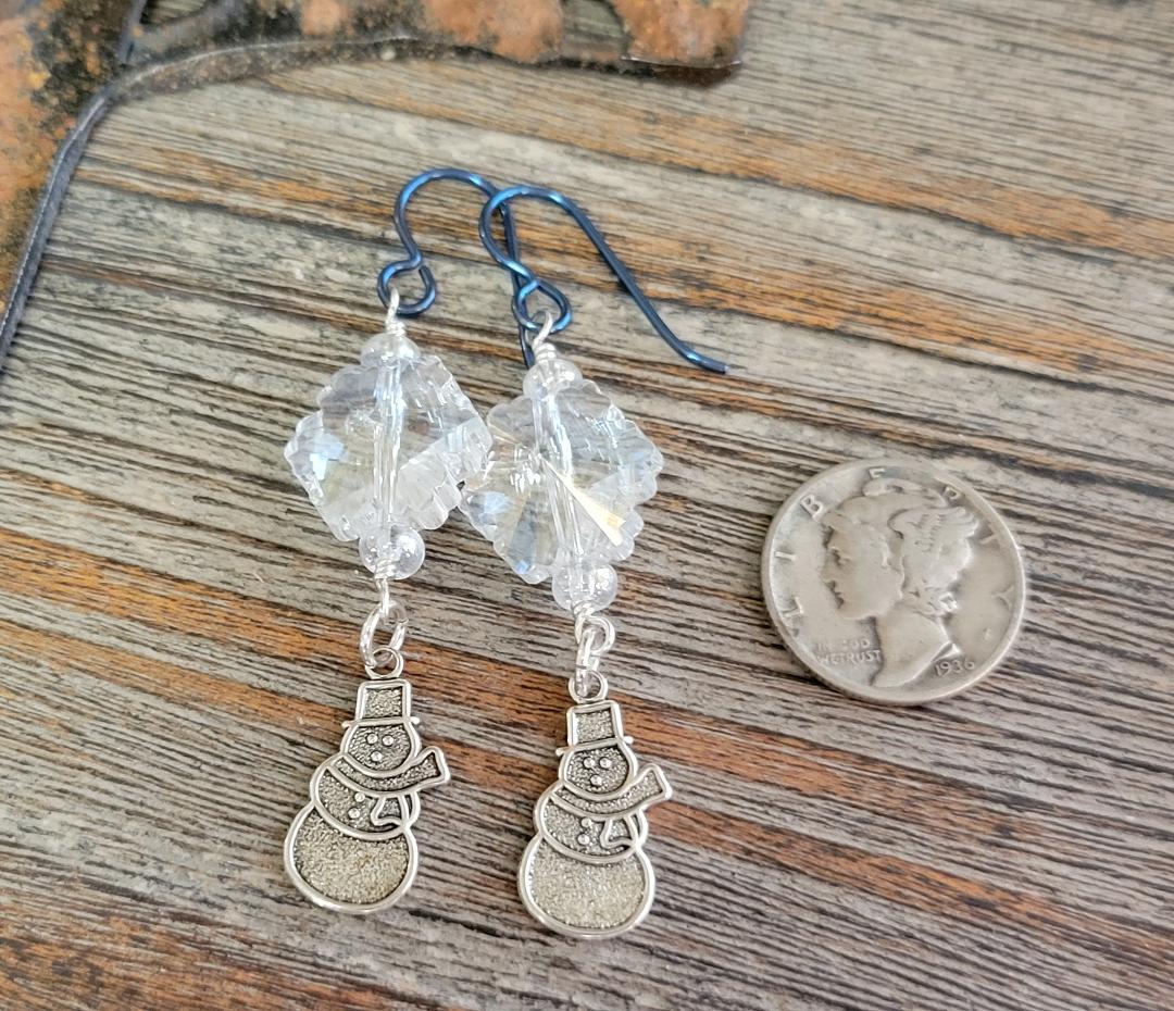 スノーマン　スノーフレーク　チャーム　ピアス　イヤリング スノーフレークガラスクリスタルスノーマンイヤリング - スノーマン