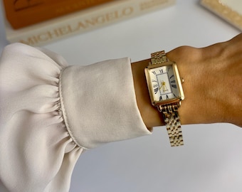 Gold Square Face Watch: Roman Numeral Vintage Style