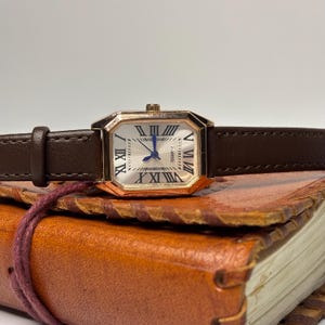 Orologio da donna vintage, cinturino in pelle marrone, numeri romani, quadrante ottagonale retrò, quadrante bianco, cassa color oro, orologio minimalista, regalo elegante per lei