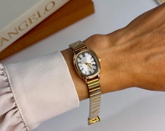 Gold Oval Bracelet Watch – Roman Numeral Face, Vintage Style