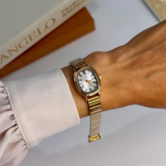Gold Oval Bracelet Watch – Roman Numeral Face, Vintage Style  display picture 1