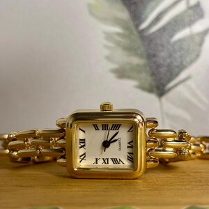 Wrist Watch for Women,Gold Colour,Roman Numeral,Square Dial,Adjustable Band,Retro Watch,Vintage Gold Watch, White Dial,Minimalist Watch,Cool