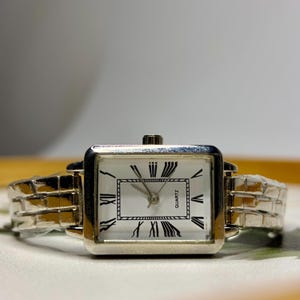 Wrist Watch for Women,Silver Colour,Roman Numeral,Square Dial,Adjustable Band,Retro Watch,Vintage Silver Watch,White Dial,Gift for Her