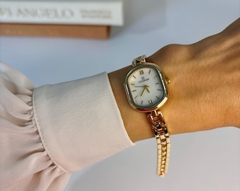 Vintage Gold Oval Face Woman’s Watch