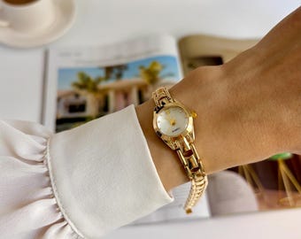 Vintage Gold Women's Watch: Elegant Minimalist Chain Bracelet
