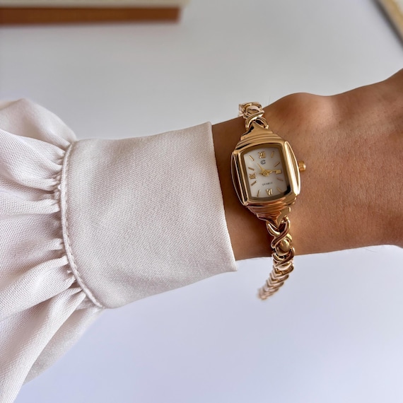 Vintage 90s Gold Bracelet Watch – Minimalist Oval Face, Slim  display picture 2